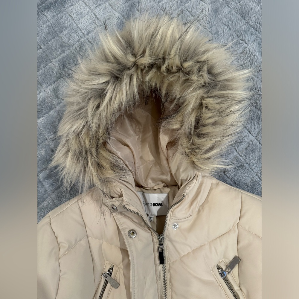 Fashion Nova Puffer Jacket | Women’s XS | Cream | Faux Fur Hood - Picture 3 of 6